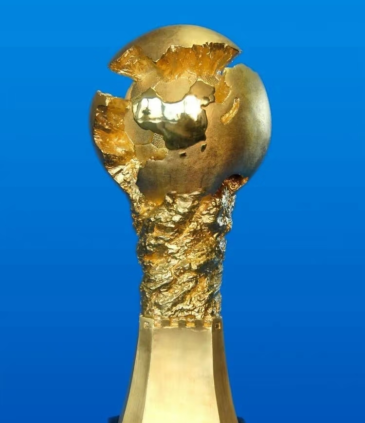 山东泰山四强战绝杀上海海港，胡金秋砍下35记关键球，全场沸腾的简单介绍